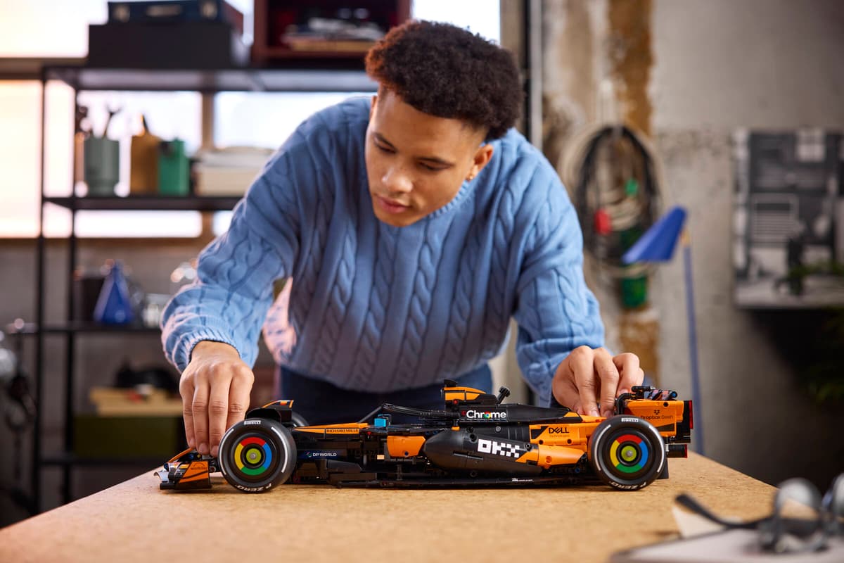 British F1 Racing Car MCL39 - 42228