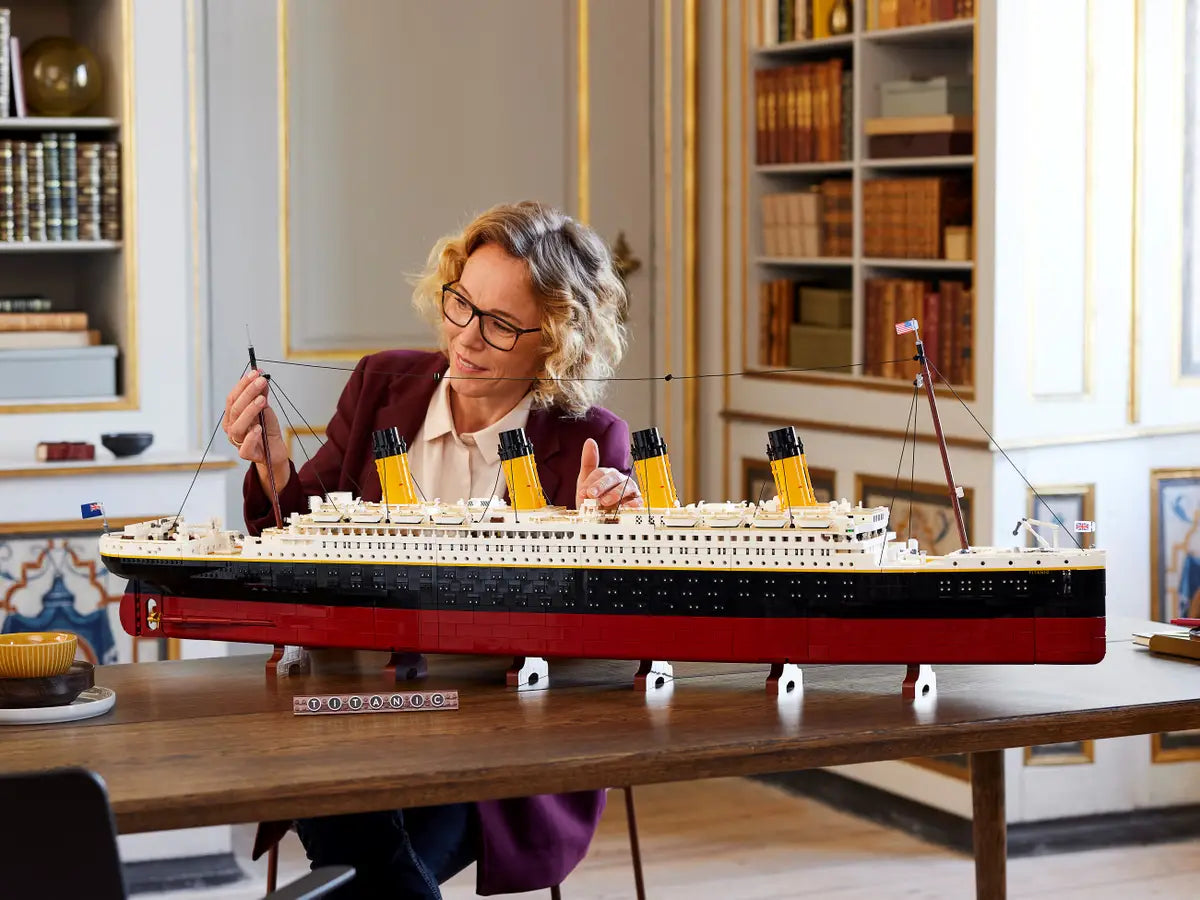 Icons Titanic (10294) | 1:200 Scale Model Ship | 9,090 Pieces