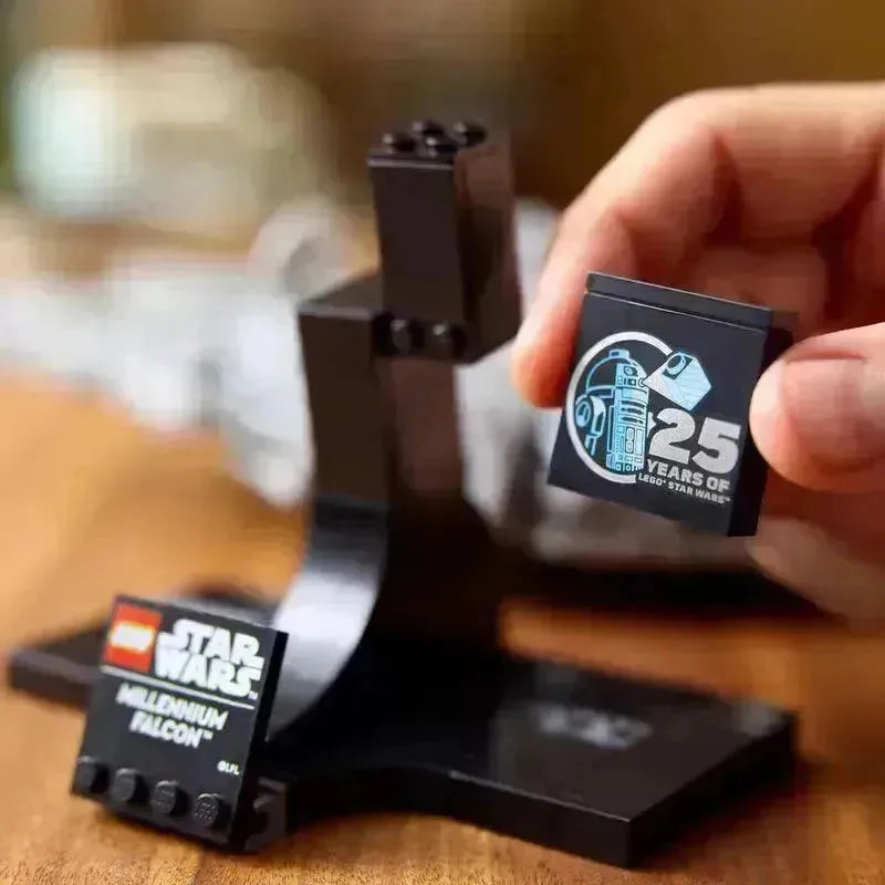 Millennium Falcon™ 75375 StarWars