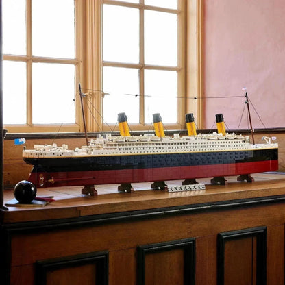 RMS Titanic Ocean Liner - 10294