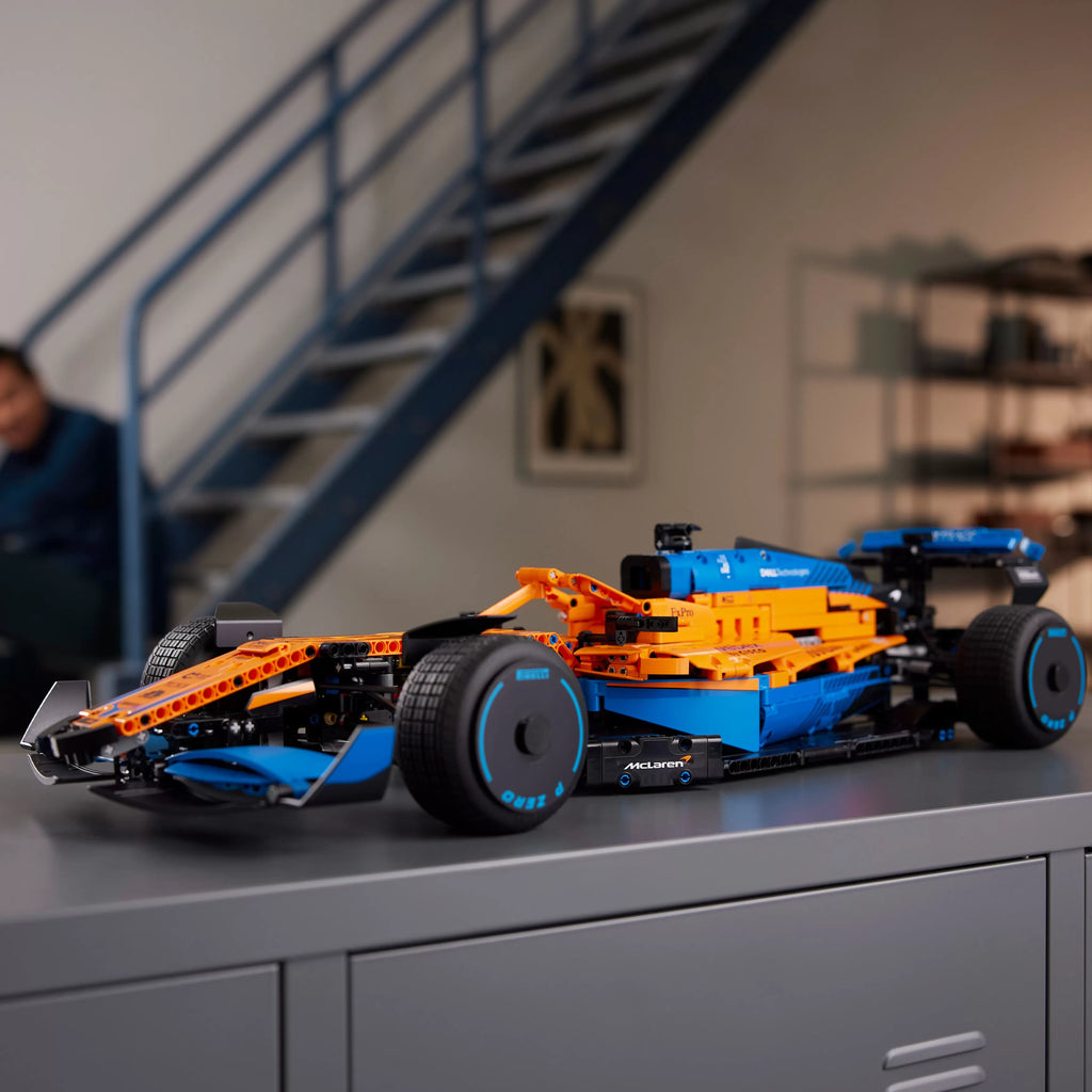 - 42141 TECHNIC MCLAREN FORMULA 1 RACE CAR