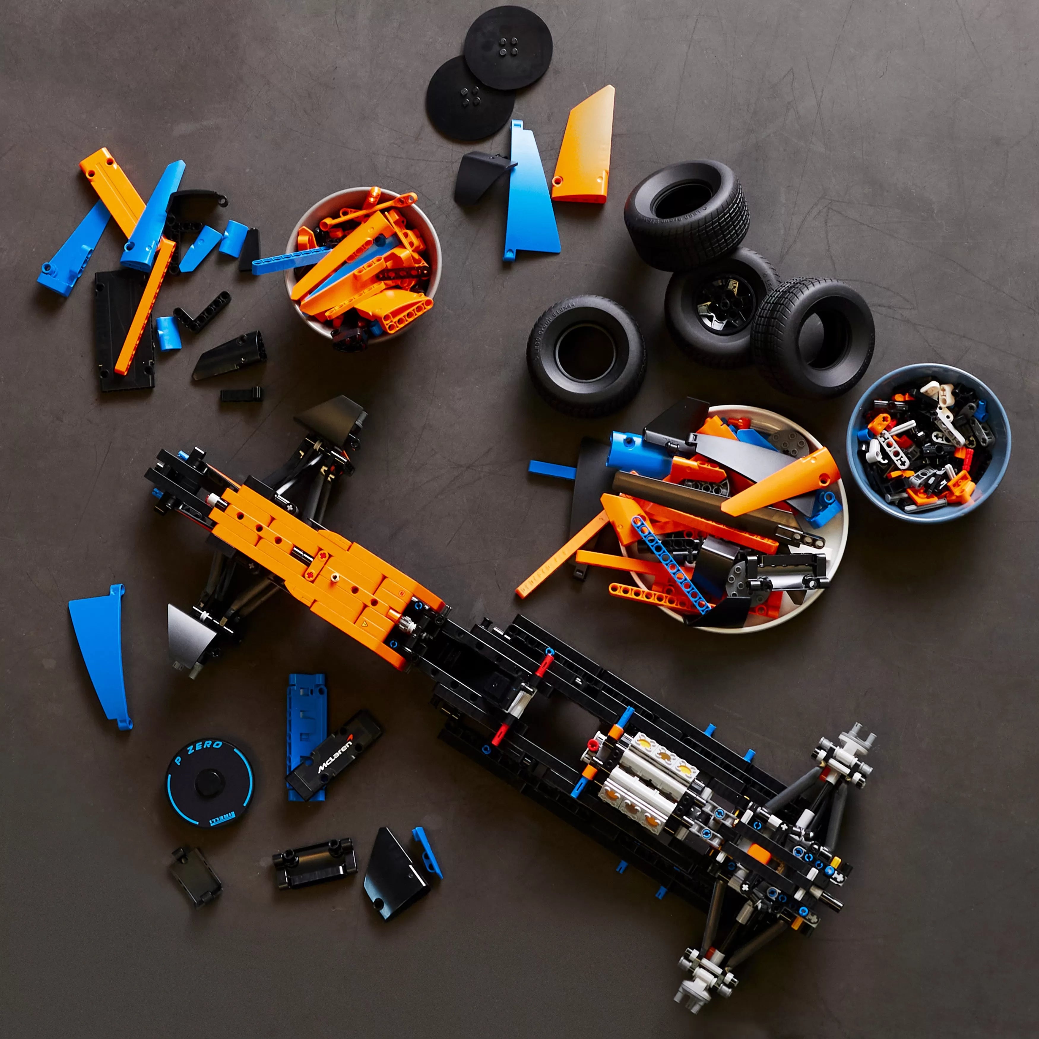 - 42141 TECHNIC MCLAREN FORMULA 1 RACE CAR