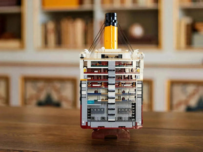 RMS Titanic Ocean Liner - 10294